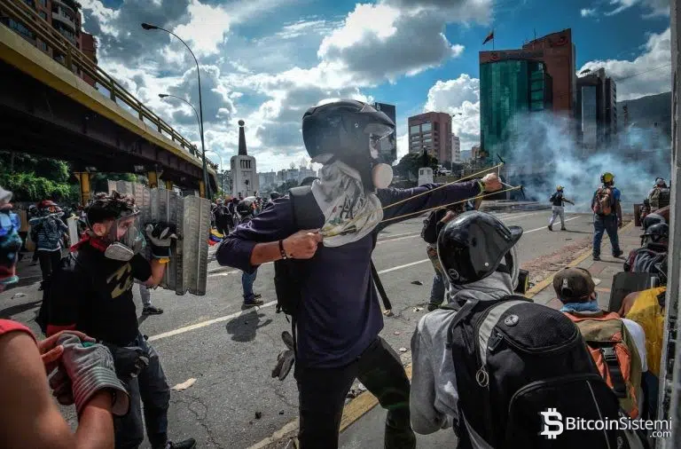 Venezuela Yönetimi Emekli Maaşlarını Petro İle Zorunlu Ödeyecek!