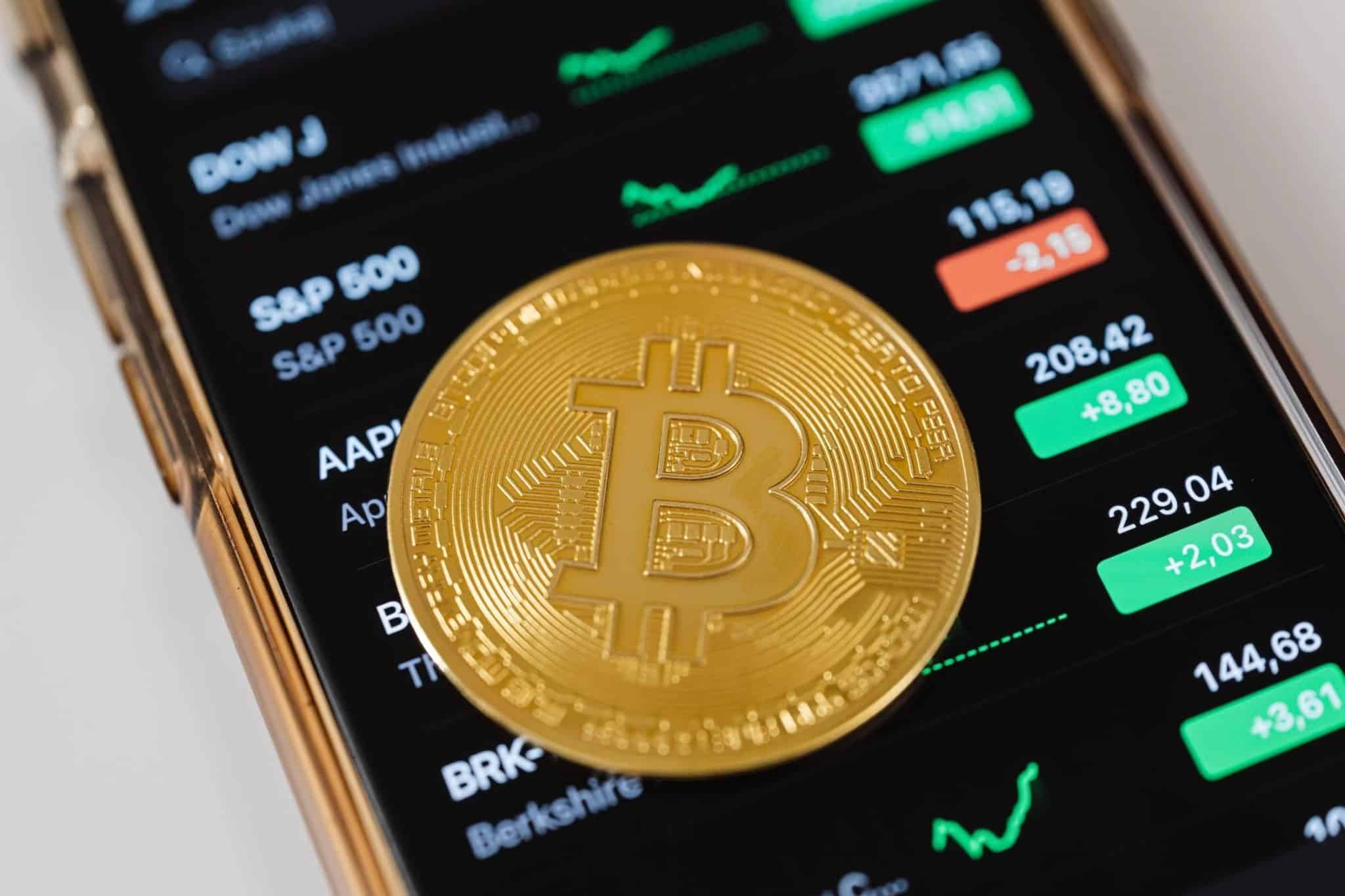 Standard Chartered Shares Bitcoin Price Target – Explains the Reason for BTC’s Recent Decline