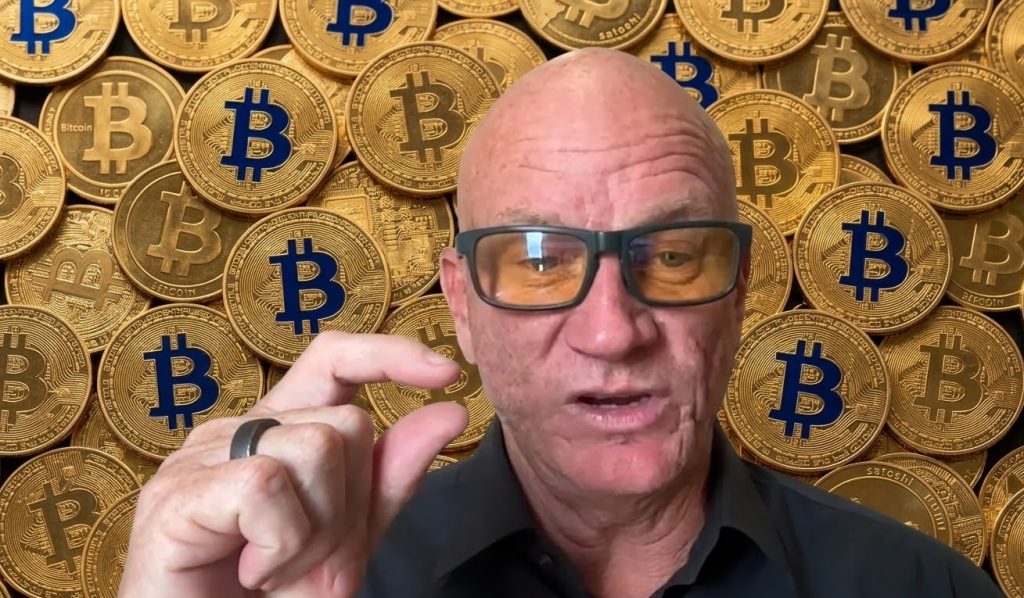 Analyst Who Predicted the Major Gold Rally Analyzes the Bitcoin-Gold Chart: Shares His Predictions – “Not BTC, But Two Altcoins…”